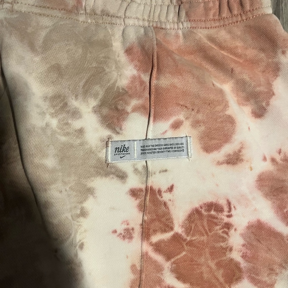 Nike Women's Tie-Dye SweatPants NWT - Picture 4 of 8